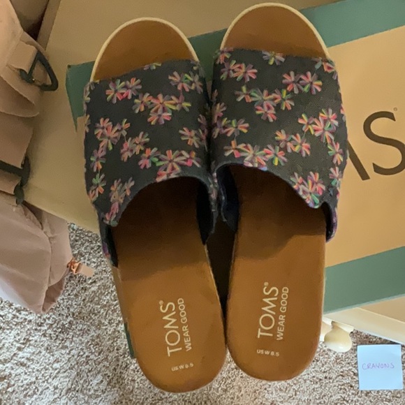 Toms Floral Patterned Mules - Picture 2 of 6